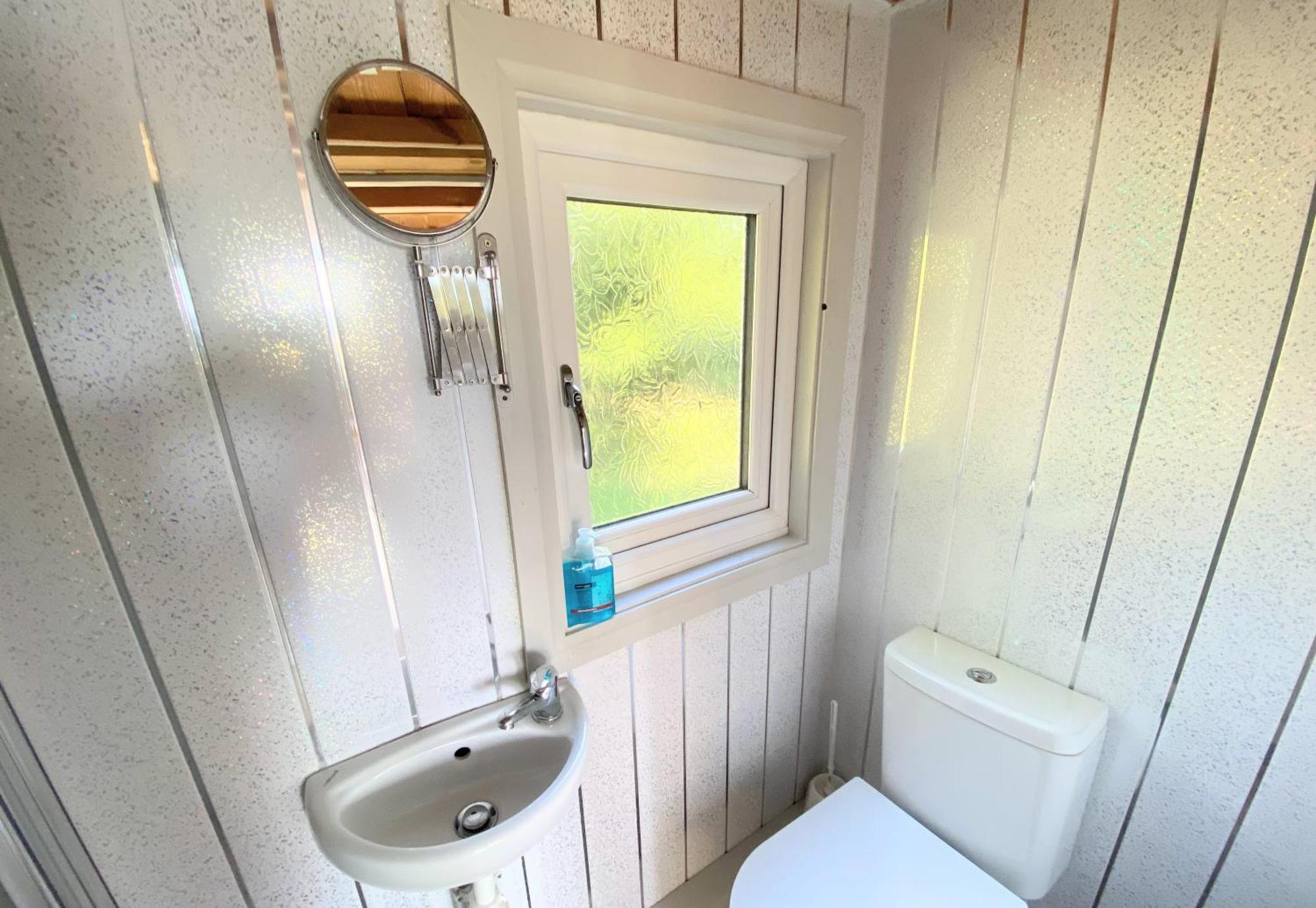 Blair Tiny House With Private Hot Tub - Fife - Loch Leven - Lomond Hills Villa Dunfermline Exterior photo