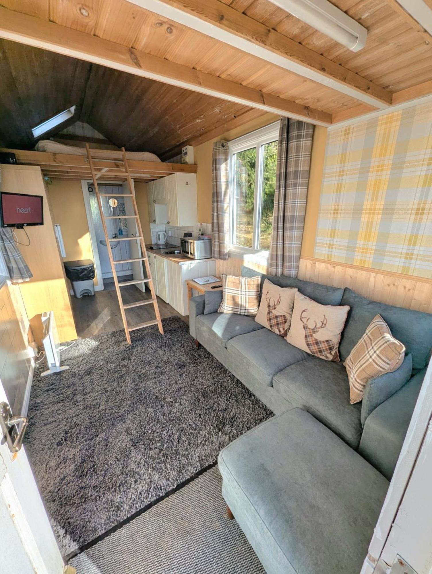 Blair Tiny House With Private Hot Tub - Fife - Loch Leven - Lomond Hills Villa Dunfermline Exterior photo